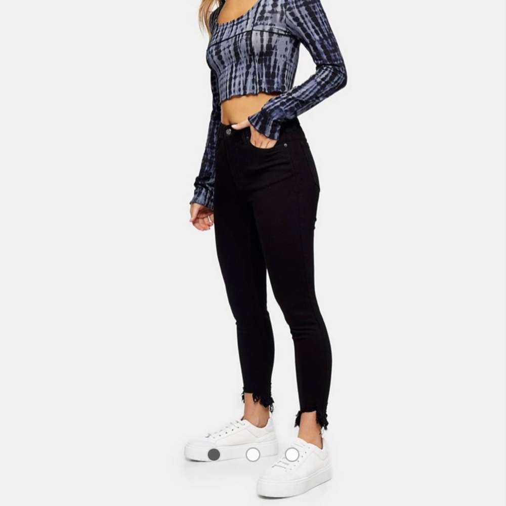 Topshop Petite jagged hem Jamie jeans in black